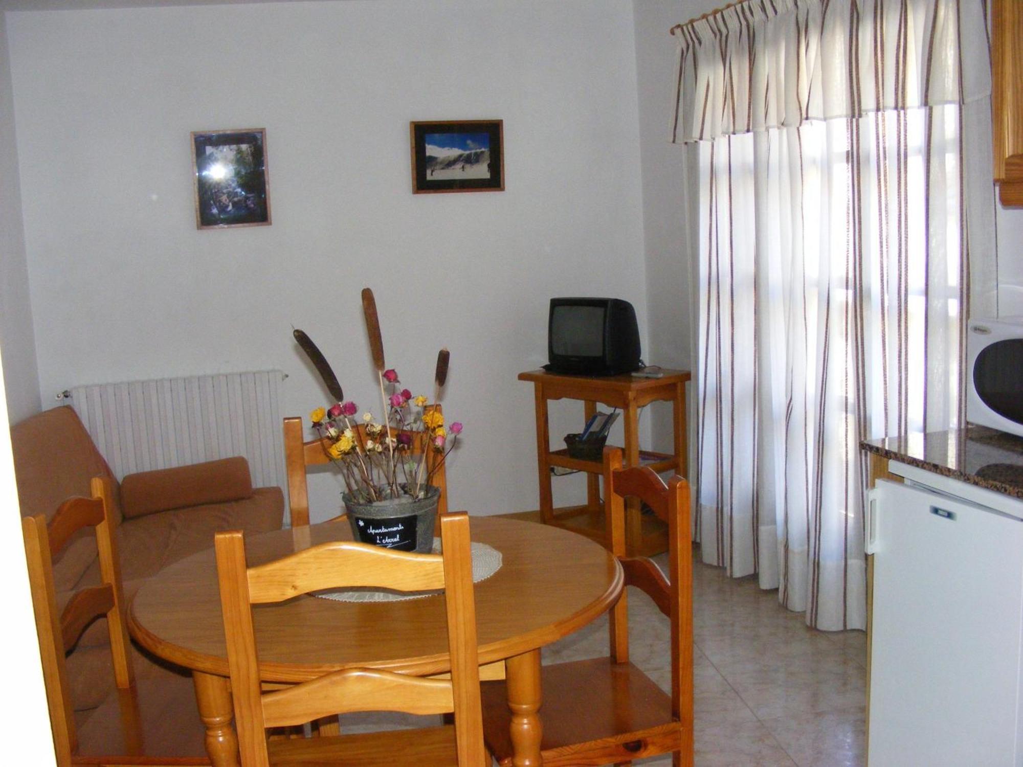 Apartaments L'Arrel Эспот Экстерьер фото
